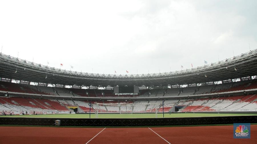 Tampilan Stadion Utama Gelora Bung Karno (SUGBK) pasca renovasi, Senayan, Jakarta, Jumat (12/1/2018). Renovasi dengan nilai kontrak mencapai Rp 770 Miliar, sejumalah fasilitas anyar ditanamkan di stadion yang berdiri sejak 1962 tersebut, diantaranya tribune penonton single seater, kamar ganti yang dilengkapi fasilitas kamar mandi, toilet, shower, serta bak dengan pilihan air panas dan dingin, selain itu juga dicangkokkan rumput kelas 1 standar FIFA.