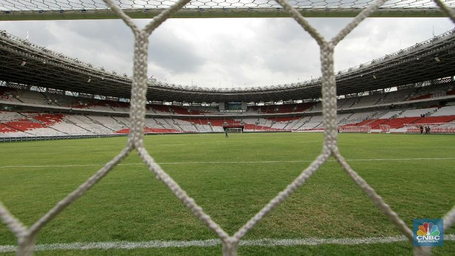 Sejumlah Pagar besi di zona 9 dan pintu pembatas kaca SUGBK rusak oleh oknum suporter saat Final Piala Presiden kemarin