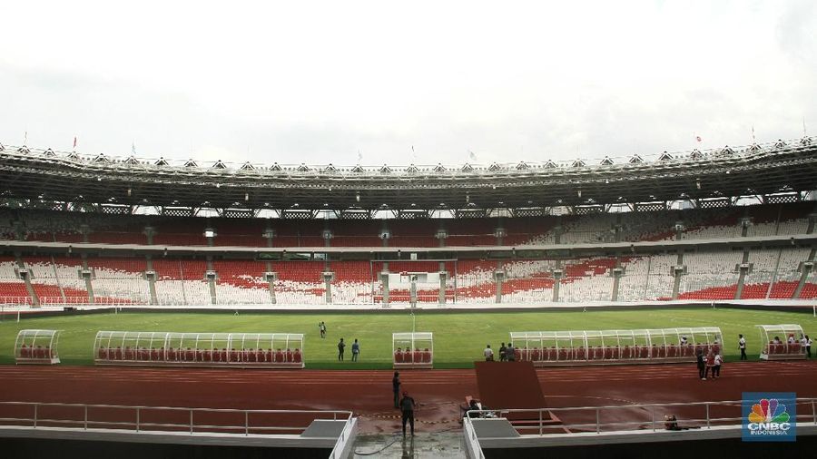 Tampilan Stadion Utama Gelora Bung Karno (SUGBK) pasca renovasi, Senayan, Jakarta, Jumat (12/1/2018). Renovasi dengan nilai kontrak mencapai Rp 770 Miliar, sejumalah fasilitas anyar ditanamkan di stadion yang berdiri sejak 1962 tersebut, diantaranya tribune penonton single seater, kamar ganti yang dilengkapi fasilitas kamar mandi, toilet, shower, serta bak dengan pilihan air panas dan dingin, selain itu juga dicangkokkan rumput kelas 1 standar FIFA.