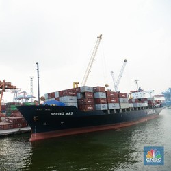 Efek Perang Dagang Trump Muncul, RI Mulai Banjir Barang Impor China