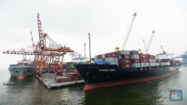 Efek Perang Dagang Trump Muncul, RI Mulai Banjir Barang Impor China