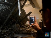 Ini Dugaan Sementara Penyebab Ambruknya Selasar Gedung Bursa