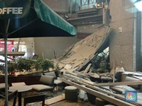Koridor Lantai 1 Gedung Bursa Ambruk, Puluhan Luka