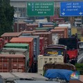 'Tancap Gas' BBM Naik, Bos Angkutan Truk Naikkan Ongkos 25%