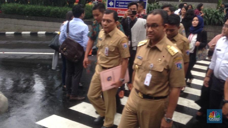 Gubernur Kunjungi Lokasi Ambruknya Koridor BEI