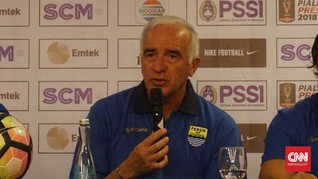Gomez Tak Terima Alasan Pengunduran Jadwal Persija vs Persib