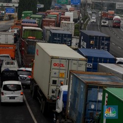 Truk-Truk Besar Mulai Hari Ini Dilarang Sementara Masuk Tol