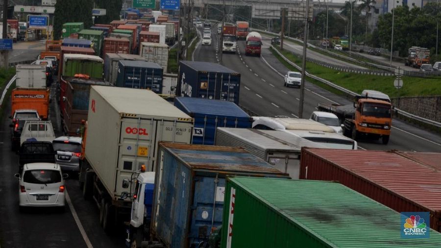 Presiden Joko Widodo bertemu dengan 80 sopir truk hari ini. 