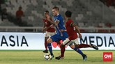 Sebelum jeda babak pertama, Islandia berhasil menyamakan kedudukan lewat gol Albert Gudmundsson yang menaklukkan kiper Timnas Indonesia Andritany Ardhiyasa. (CNN Indonesia/Andry Novelino)
