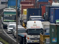 Dilarang Beroperasi saat Mudik, Pengusaha Truk Curhat Bisa Rugi Rp 5 T