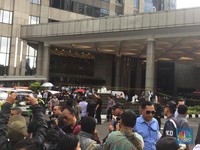 Koridor Gedung Bursa Efek Indonesia Ambruk, IHSG Tetap Hijau