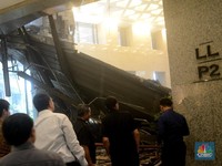 Begini Kondisi Ambruknya Koridor Lantai 1 Tower 2 Gedung BEI