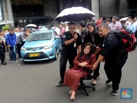 Kepanikan Saat Koridor Lantai 1 Gedung BEI Ambruk