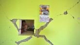 Sejumlah kota kehilangan daya listrik, dan banyak jalanan serta rumah-rumah runtuh. Banyak warga Lomas, salah satu kota di pesisir, dievakuasi setelah merasakan gempa susulan. (REUTERS/Diego Ramos)