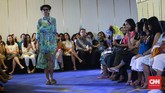 Koleksi 'Intropical' dengan bahan linen, katun dan tenun hadir dalam potongan jumpsuit, rok, kulot, sarong, dress dan atasan. (CNNIndonesia/Safir Makki)