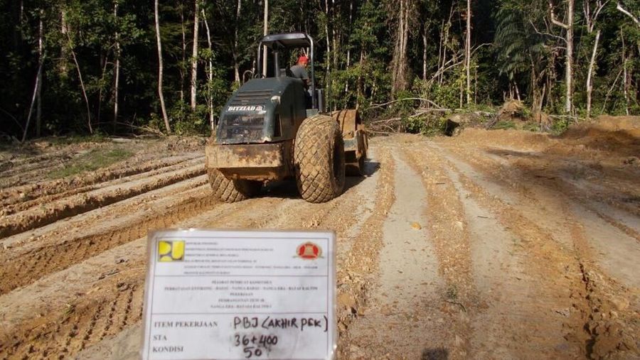 Paket kegiatan pembangunan jalan perbatasan di Kalimantan Timur (35 Km) dan Kalimantan Utara (97 Km) senilai Rp 330 miliar.