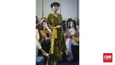Dari 30 tampilan busana, koleksi Purana kali ini tampak bermain-main dengan potongan dan blocking warna, serta penempatan kancing dan tali. (CNNIndonesia/Safir Makki)