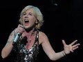Ribuan Fan Iringi Jenazah Dolores 'The Cranberries'