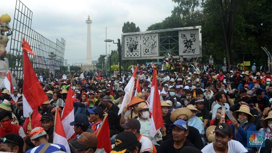Masyarakat yang tergabung dalam Aliansi Nelayan Indonesia menuntut peraturan larangan penggunaan cantrang dihapuskan