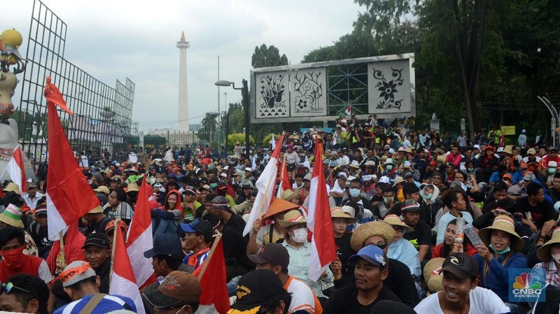 Masyarakat yang tergabung dalam Aliansi Nelayan Indonesia menuntut peraturan larangan penggunaan cantrang dihapuskan