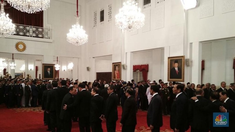 Presiden Joko Widodo (Jokowi) melantik anggota Kabinet baru dan KASAU di Istana Negara, Jakarta.