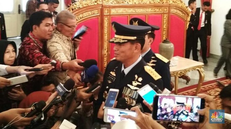 Presiden Joko Widodo (Jokowi) melantik anggota Kabinet baru dan KASAU di Istana Negara, Jakarta.