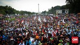 Ribuan nelayan yang tergabung dalam Aliansi Nelayan Indonesia (ANNI) berunjuk rasa di Taman Pandang Istana Merdeka, Jakarta, kemarin. Nelayan dari sejumlah daerah itu menuntut larangan pennggunaan cantrang dicabut. (CNNIndonesia/Safir Makki)