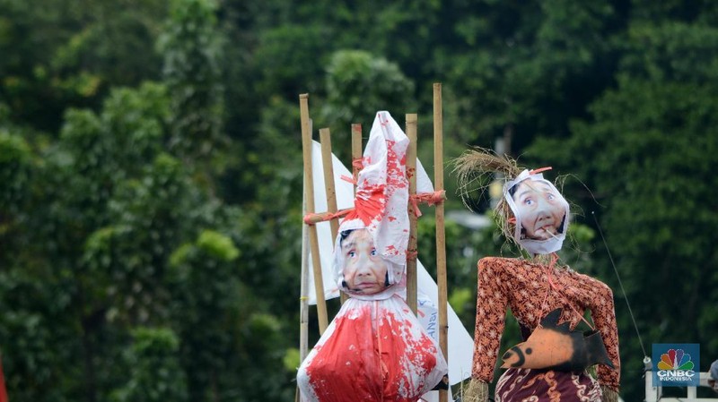Masyarakat yang tergabung dalam Aliansi Nelayan Indonesia menuntut peraturan larangan penggunaan cantrang dihapuskan
