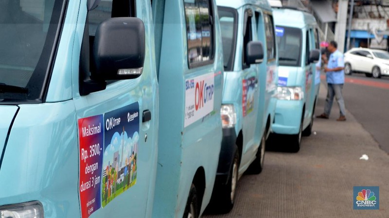 Sejak senin kemarin program One Karcis One Trip (OK Otrip) mulai diuji coba dan diberlakukan pada rute Duren Sawit-Kampung Melayu.