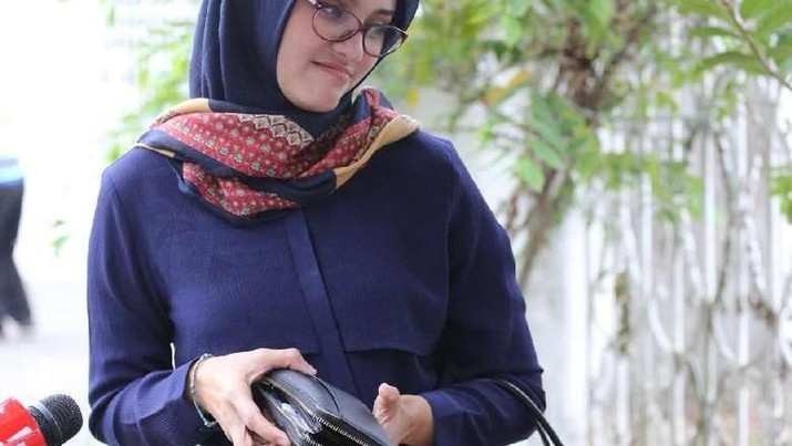 Alasan Zee Zee Shahab Pindah ke Asuransi Syariah Zee Zee Shahab menilai pindah ke asuransi syariah lebih aman secara materi dan religi