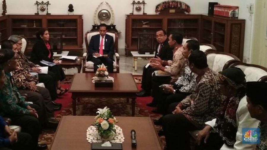 Presiden Joko Widodo menggelar rapat untuk menuntaskan kemelut pelarangan alat tangkap cantrang.