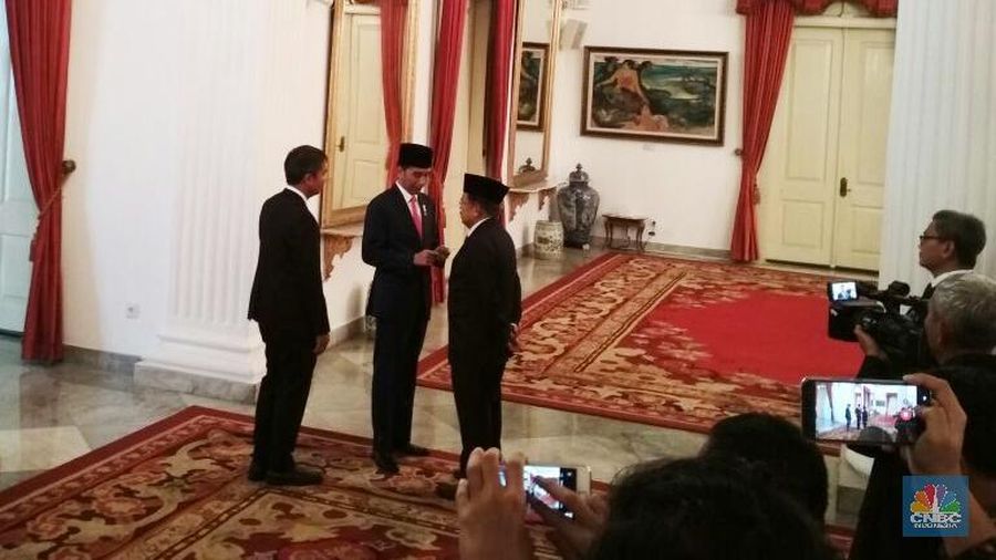 Presiden Joko Widodo (Jokowi) melantik anggota Kabinet baru dan KASAU di Istana Negara, Jakarta.