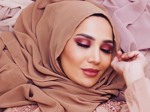 Wanita Ini Jadi Satu-Satunya Hijabers yang Ada di Iklan LOreal Paris Wanita Ini Jadi Satu-Satunya Hijabers yang Ada di Iklan LOreal Paris
