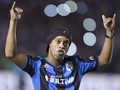 Ronaldinho Diklaim Menikah dengan Dua Wanita Sekaligus
