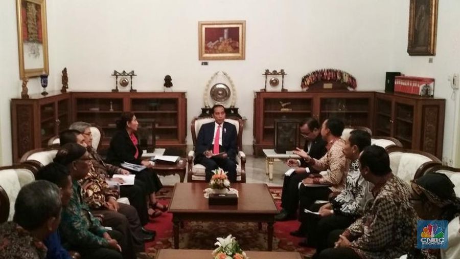 Presiden Joko Widodo menggelar rapat untuk menuntaskan kemelut pelarangan alat tangkap cantrang.