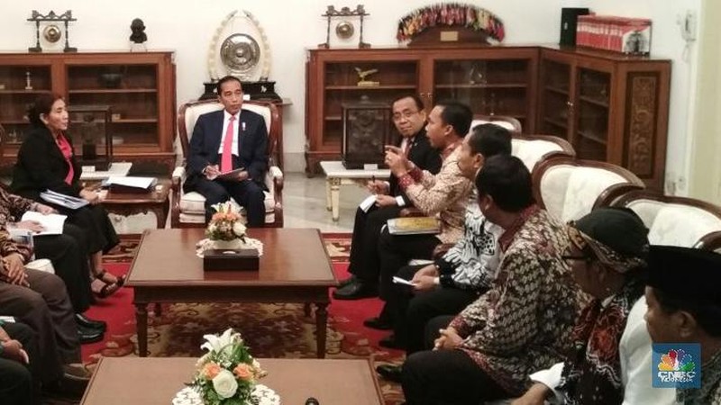 Presiden Joko Widodo menggelar rapat untuk menuntaskan kemelut pelarangan alat tangkap cantrang.