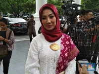 Tampilan Cantik Istri Idrus Marham yang Mencuri Perhatian
