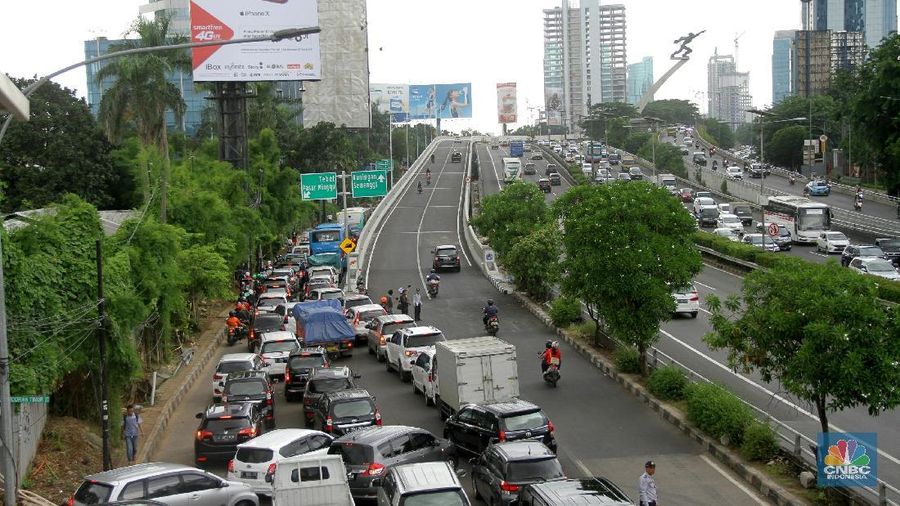 Kebijakan pembatasan kendaraan dengan sistem ganjil genap diperpanjang.