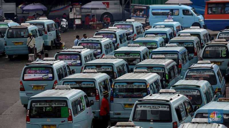 Sejak senin kemarin program One Karcis One Trip (OK Otrip) mulai diuji coba dan diberlakukan pada rute Duren Sawit-Kampung Melayu.