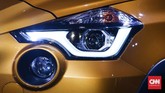 Bagian fasia depan terlihat bumper baru dan foglamp yang mengapit grille model baru. Pada lampu depan juga sudah menggunakan fitur pengoperasian lampu otomatis. (dok. CNNIndonesia/Safir Makki)