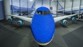 Kapal Kepresidenan Amerika Serikat, Air Force One turut menjadi objek pameran LEGO. Tiruan pesawat ini sepenuhnya terbuat dari mainan mirip batu bata yang disusun itu. (Anadolu Agency/Omar Marques)