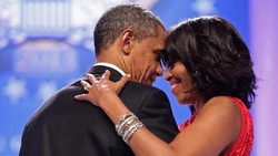 Digosipkan Cerai, Barack dan Michelle Obama Pamer Foto Mesra