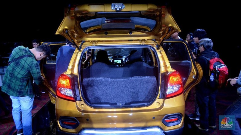 Datsun CROSS merupakan model ketiga yang diperkenalkan oleh brand ini di Indonesia dan model baru keenam di dunia.