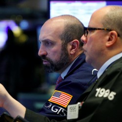 Inflasi Terus Melandai, Indeks Dow Jones Kok Malah Jeblok 1%?