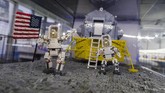 Tak lupa, misi Apollo-11 kebanggaan Amerika Serikat turut menjadi objek pameran LEGO di Polandia. (Anadolu Agency/Omar Marques)