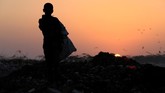 Kepala keluarga Ruzaiq, Mohammed Ruzaiq, 67 tahun, mengatakan warga Yaman tidak minta bantuan dari luar, melainkan hanya memohon pada Tuhan agar perang berhenti. (REUTERS/Abduljabbar Zeyad)