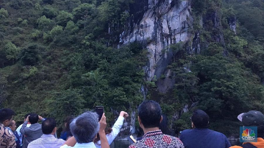Menteri Pariwisata Arief  Yahya mengusulkan 10 Destinasi Wisata menjadi Kawasan Ekonomi Khusus.