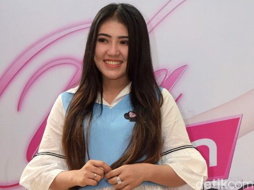 Via Valen dan 4 Wanita yang Melawan Saat Mengalami Pelecehan Seks Online 1 Via Valen dan 4 Wanita yang Melawan Saat Mengalami Pelecehan Seks Online 1