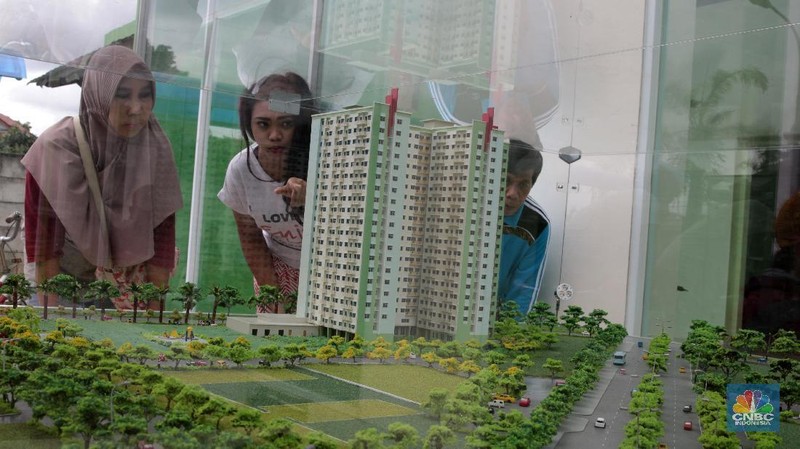 Banyak warga sekitar antusias melihat rumah DP Rp 0 yang sudah diresmikan pembangunannya oleh Gubernur DKI Jakarta Anies Baswedan