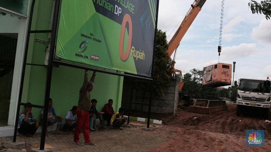 Banyak warga sekitar antusias melihat rumah DP Rp 0 yang sudah diresmikan pembangunannya oleh Gubernur DKI Jakarta Anies Baswedan